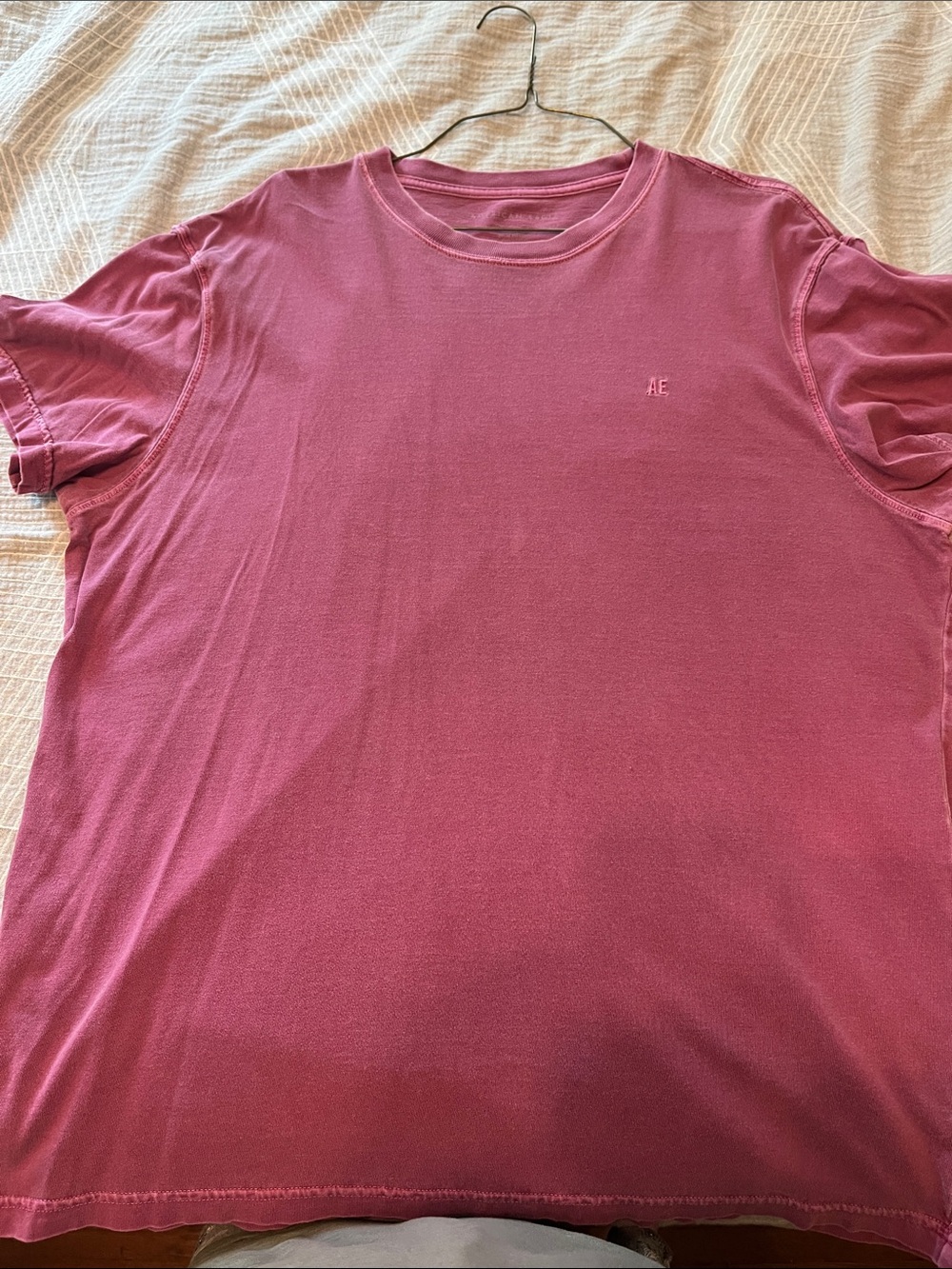 American Eagle Outfitters Men's Crewneck T-Shirt in Rose